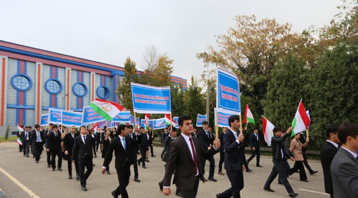 В ТНУ торжественно отпраздновали 30-летие 16-й сессии Верховного Совета Республики Таджикистан и День Президента