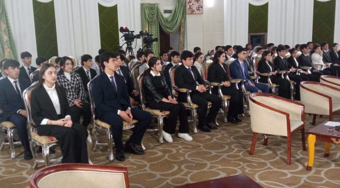 ИШТИРОКИ ДОНИШҶӮЁНИ ФАКУЛТЕТ ДАР ОЗМУНИ ҶУМҲУРИЯВИИ “ФУРӮҒИ СУБҲИ ДОНОӢ КИТОБ АСТ”